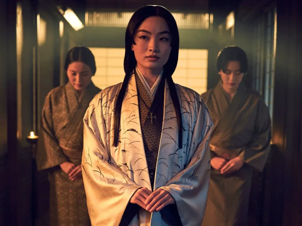 Anna Sawai (centro) em Xógum: A Gloriosa Saga do Japão