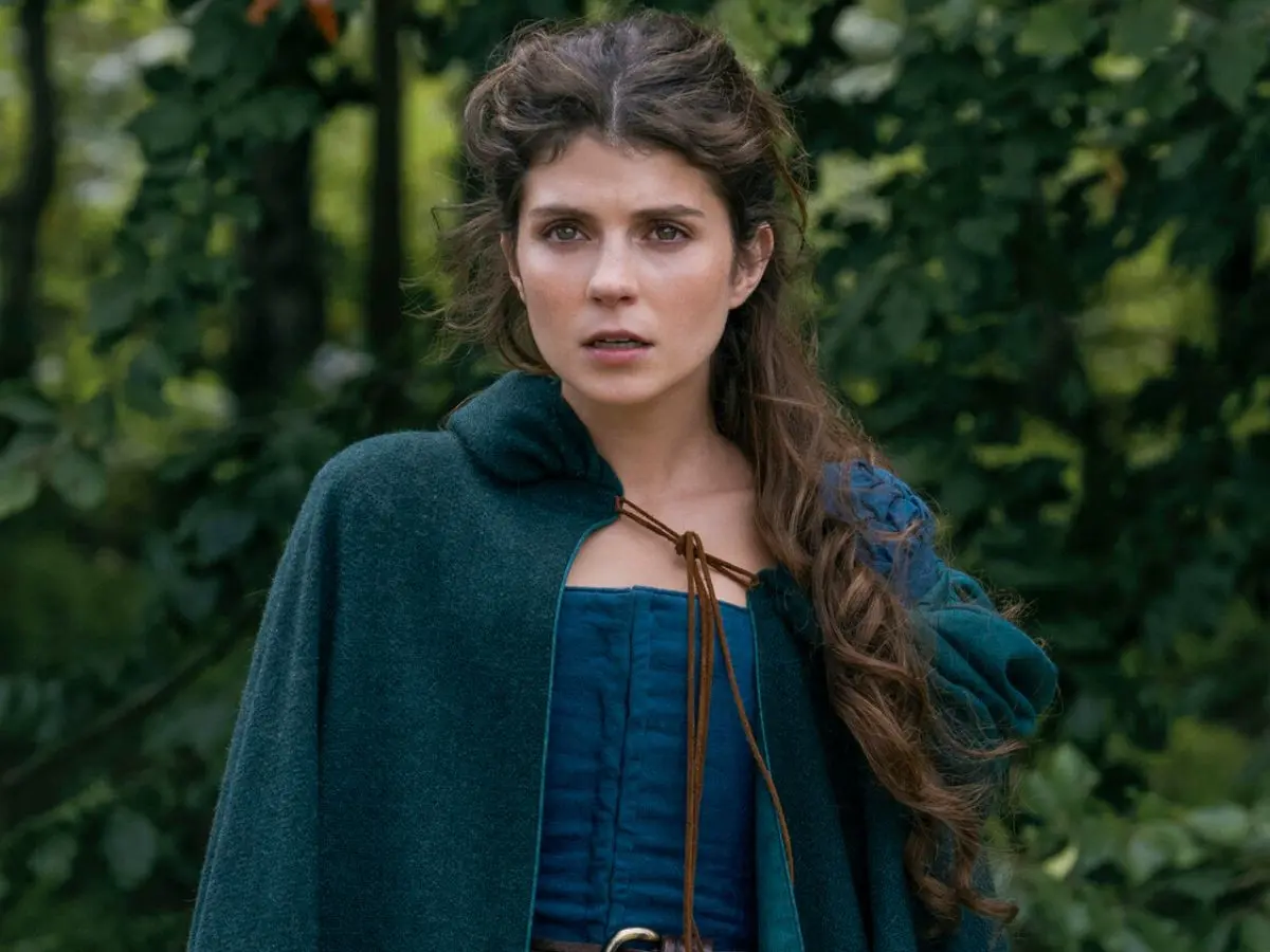 Emily Bader em Minha Lady Jane