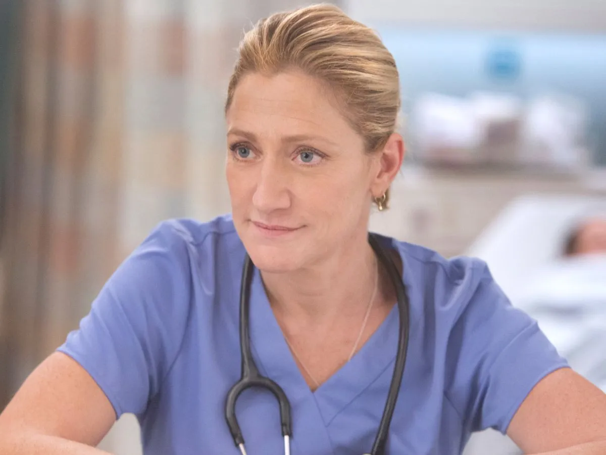 Edie Falco na série Nurse Jackie
