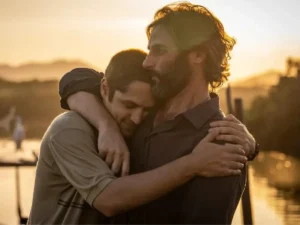 Gabriel Leone com Flávio Tolezani em Dom