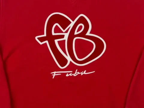 Blusa com logo da Fubu, ícone dos anos 1990 Blusa com logo da Fubu, ícone dos anos 1990