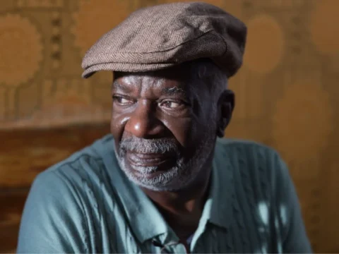 Joseph Marcell na série Queenie Joseph Marcell na série Queenie