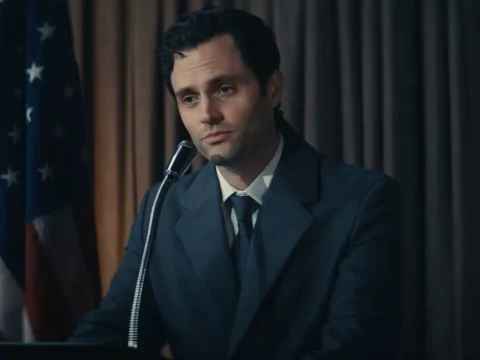 Penn Badgley no clipe The Boy Is Mine, de Ariana Grande