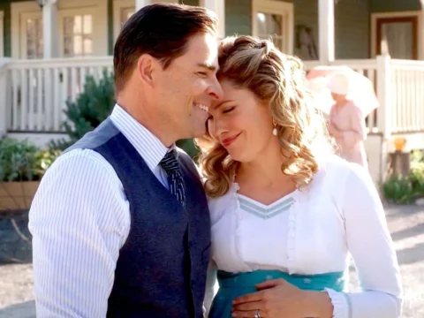 Kavan Smith com Pascale Hutton em Quando Chama o Coração