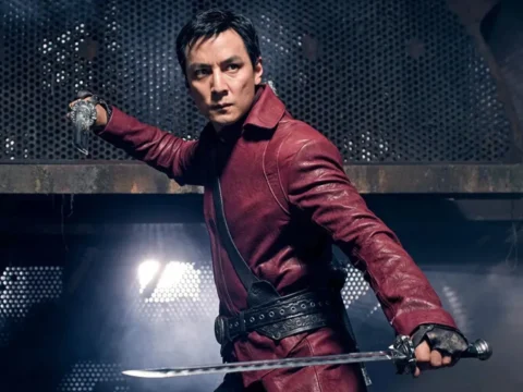 Daniel Wu em cena de Into the Badlands