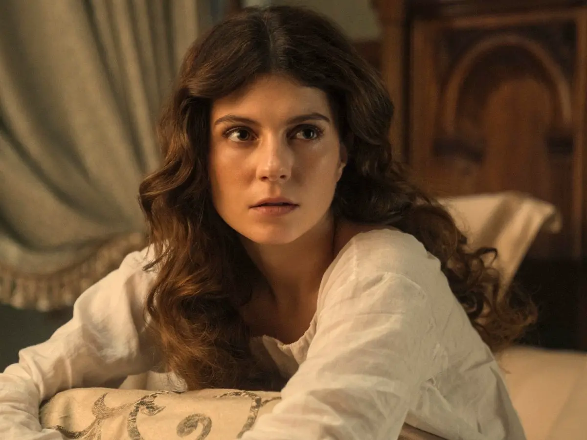 Emily Bader na série My Lady Jane