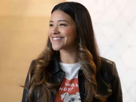 Gina Rodriguez em cena de Não Estou Morta! Gina Rodriguez em cena de Não Estou Morta!