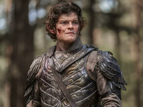 Robert Aramayo como Elrond em Os Anéis de Poder