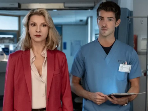 Nawja Nimri com Manu Ríos na série Respira Nawja Nimri com Manu Ríos na série Respira