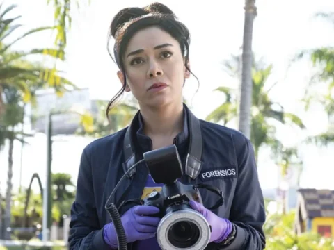 Aimee Garcia em cena de Lucifer Aimee Garcia em cena de Lucifer