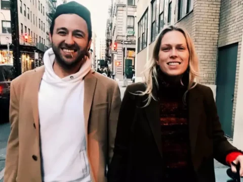 Simon Tikhman com Erin Foster, a criadora de Ninguém Quer Simon Tikhman com Erin Foster, a criadora de Ninguém Quer