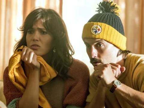 Pittsburgh Steelers, time da NFL, destacado em cena de This Is Us Pittsburgh Steelers, time da NFL, destacado em cena de This Is Us
