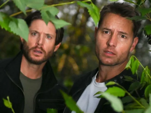 Jensen Ackles (ao fundo) com Justin Hartley na 2ª temporada de Rastreador Jensen Ackles (ao fundo) com Justin Hartley na 2ª temporada de Rastreador