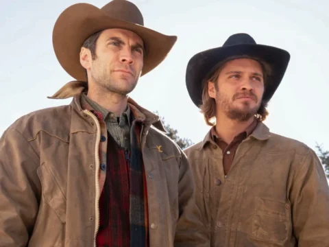 Wes Bentley (à esq.) com Luke Grimes em Yellowstone