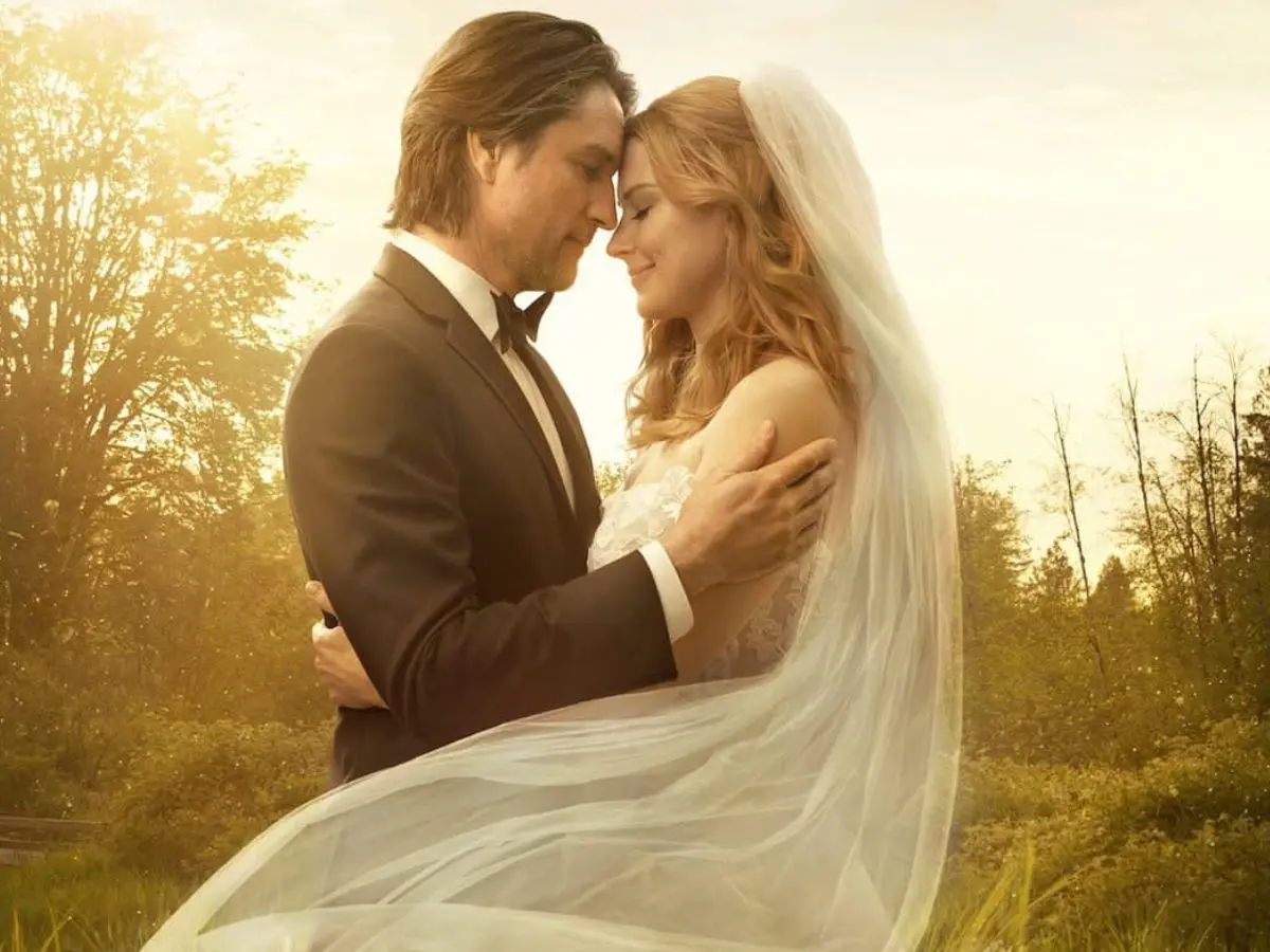 Martin Henderson com Alexandra Breckenridge em cartaz da 6ª temporada de Virgin River