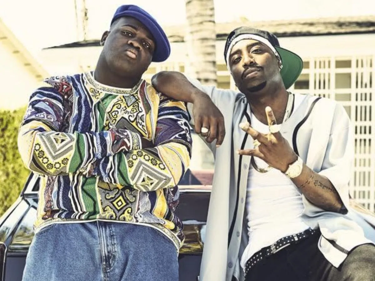 Wavyy Jonez (à esq.) e Marcc Rose na série Unsolved