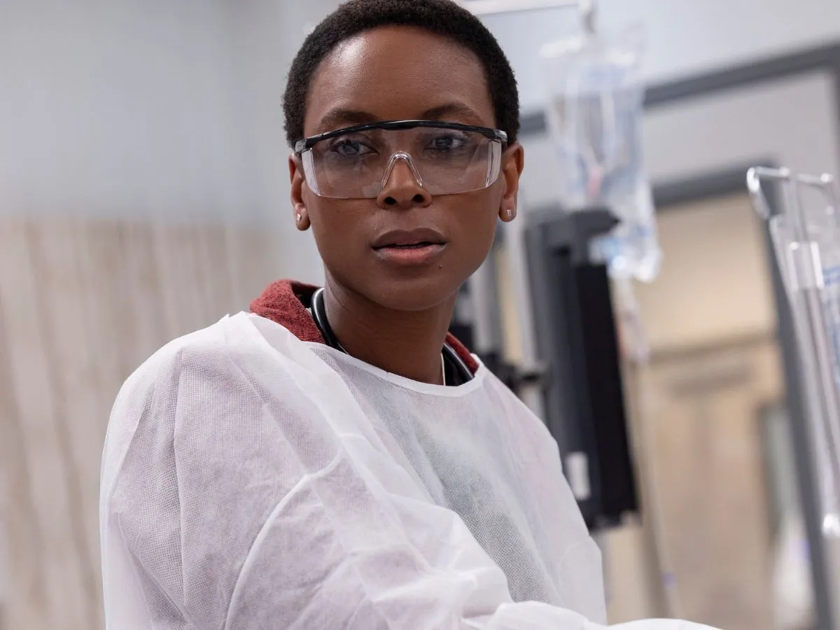 Tracy Ifeachor na série The Pitt