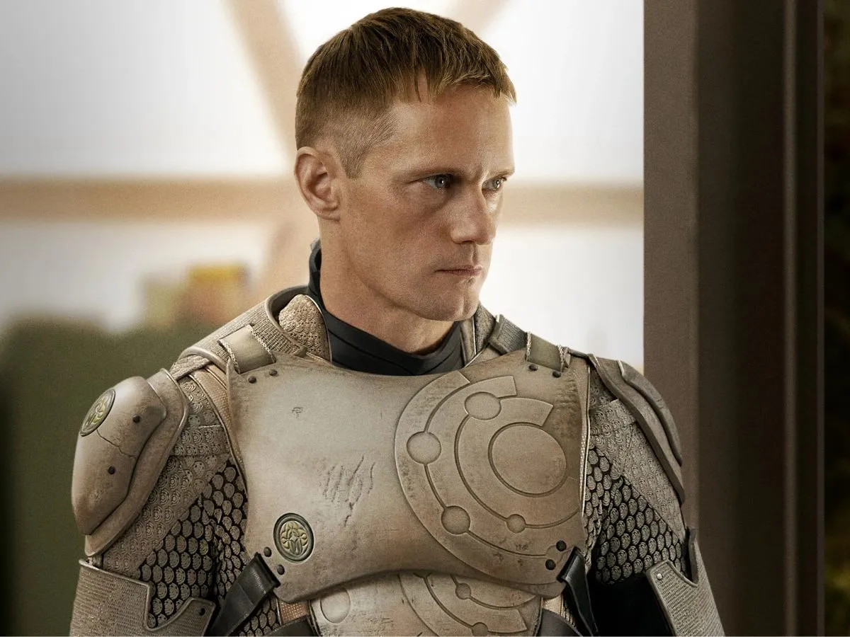 Alexander Skarsgård em Diários de um Robô Assassino