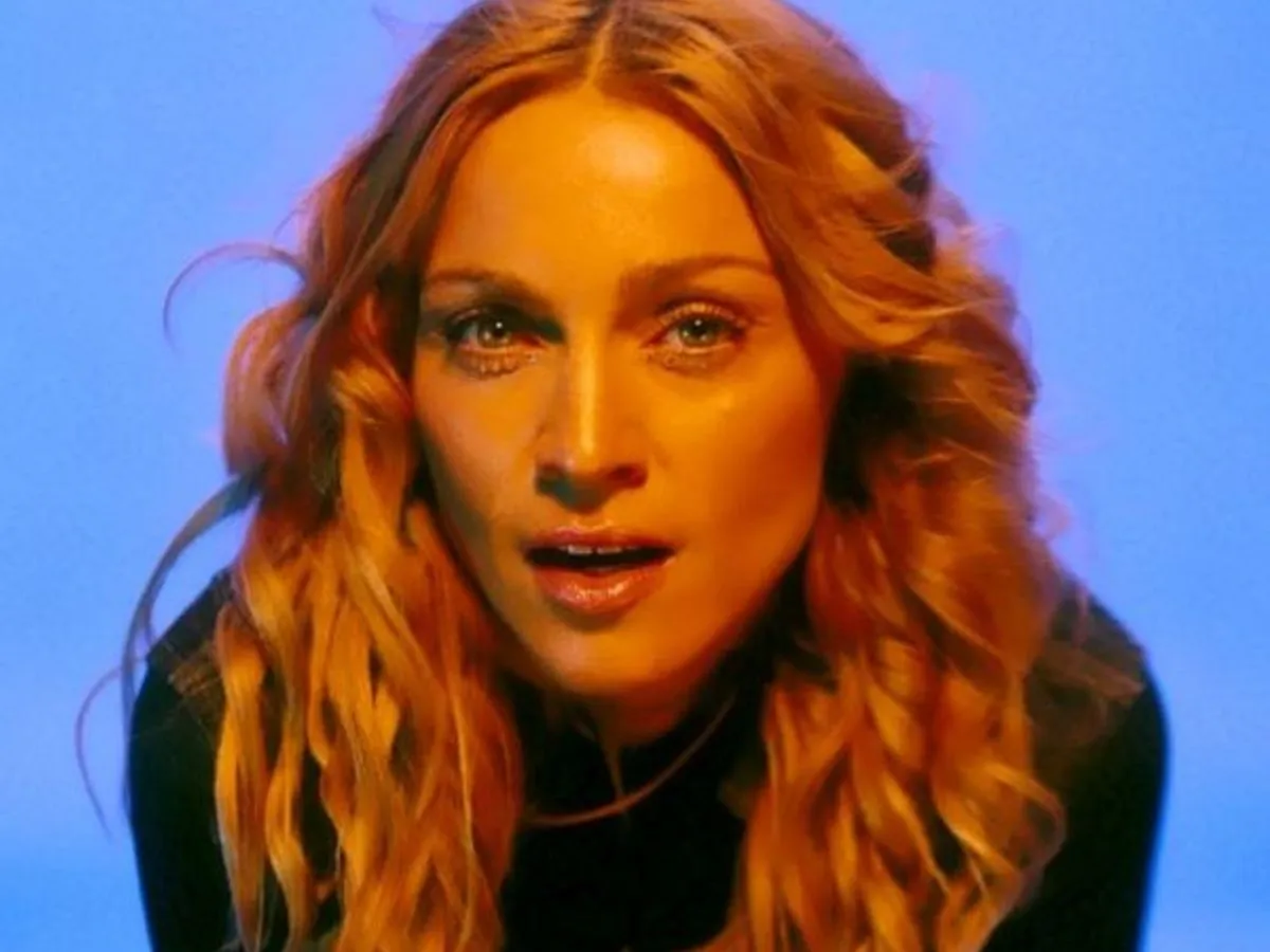 Madonna no videoclipe Ray of Light