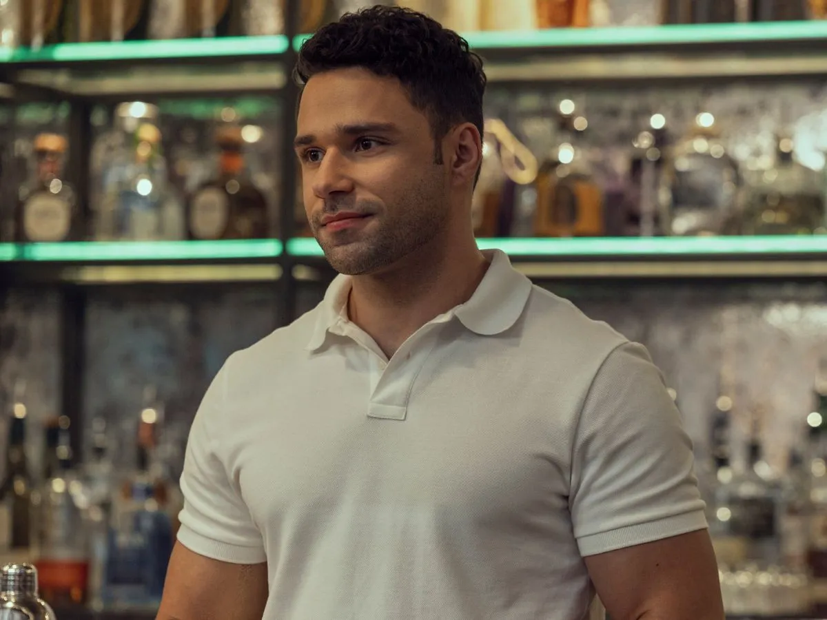 Rafael Silva em cena da série O Píer