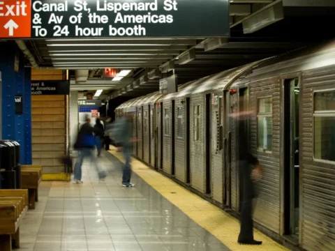 Reacher terá metrô de Nova York como cenário Reacher terá metrô de Nova York como cenário