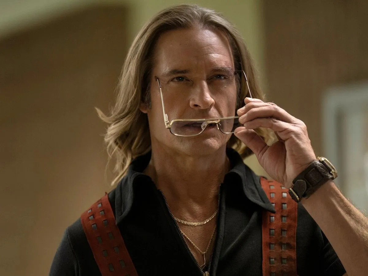 Josh Holloway em cena de Duster