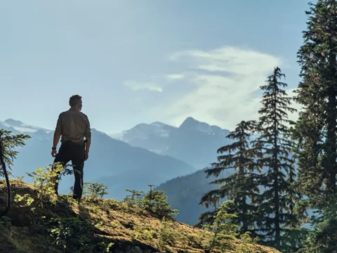 Eric Bana no cenário da série Indomável Eric Bana no cenário da série Indomável