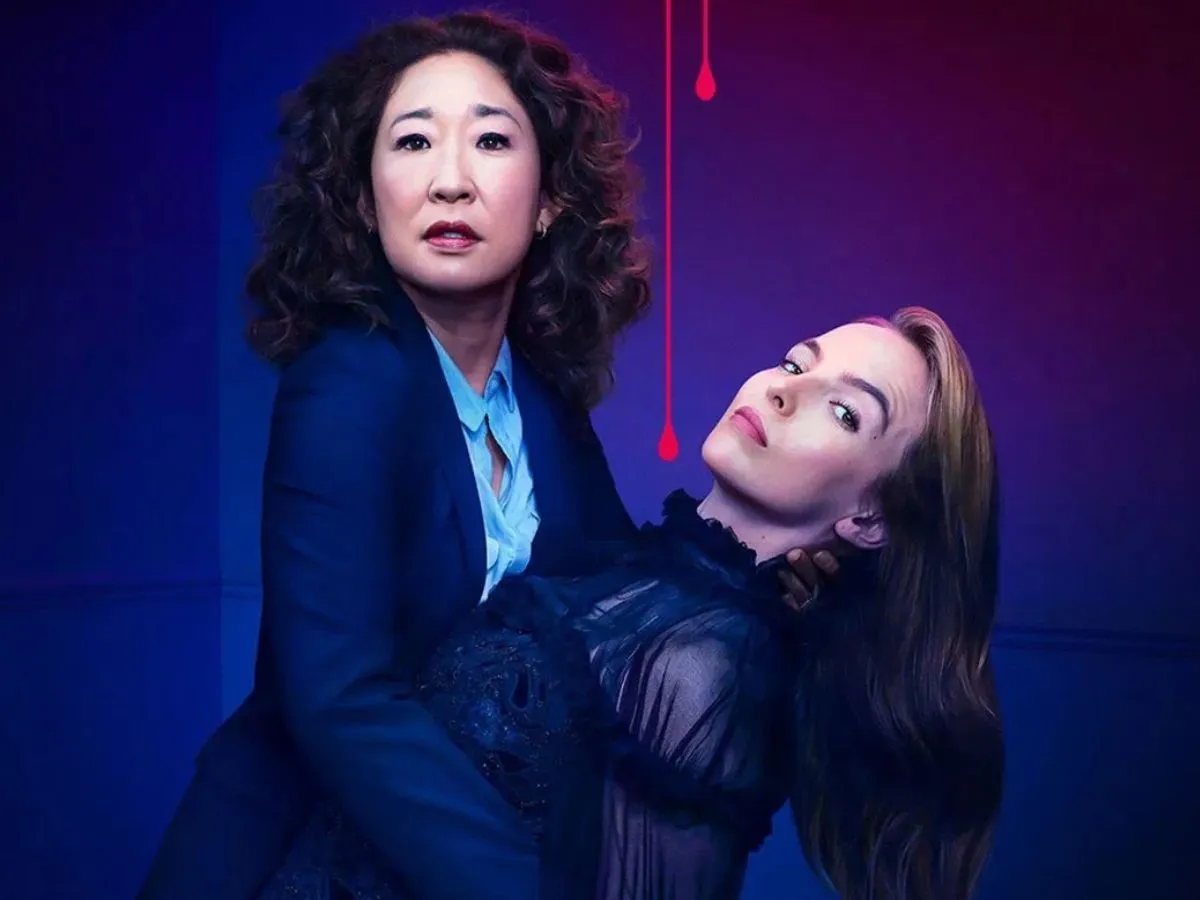 Sandra Oh com Jodie Comer em cartaz de Killing Eve
