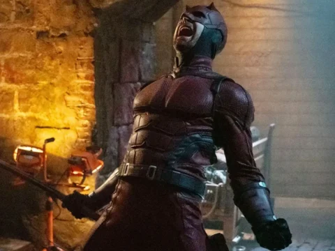 Charlie Cox em cena de Demolidor: Renascido Charlie Cox em cena de Demolidor: Renascido