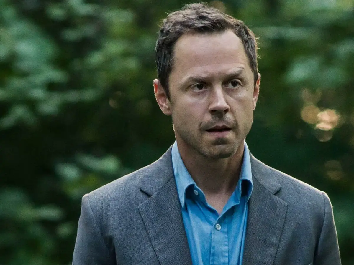 Giovanni Ribisi na série Sneaky Pete