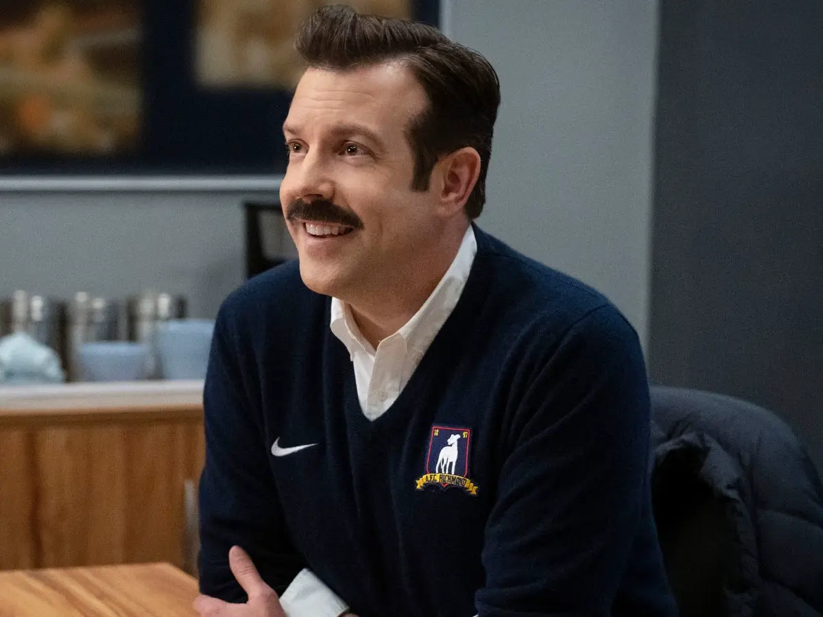 Jason Sudeikis na comédia Ted Lasso