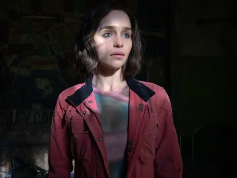 Emilia Clarke em cena de Invasão Secreta Emilia Clarke em cena de Invasão Secreta