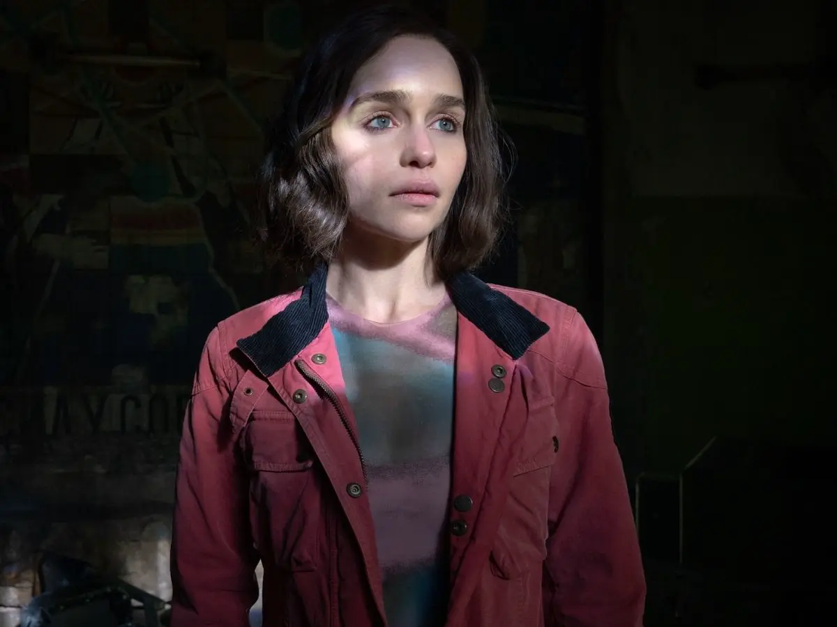 Emilia Clarke em cena de Invasão Secreta