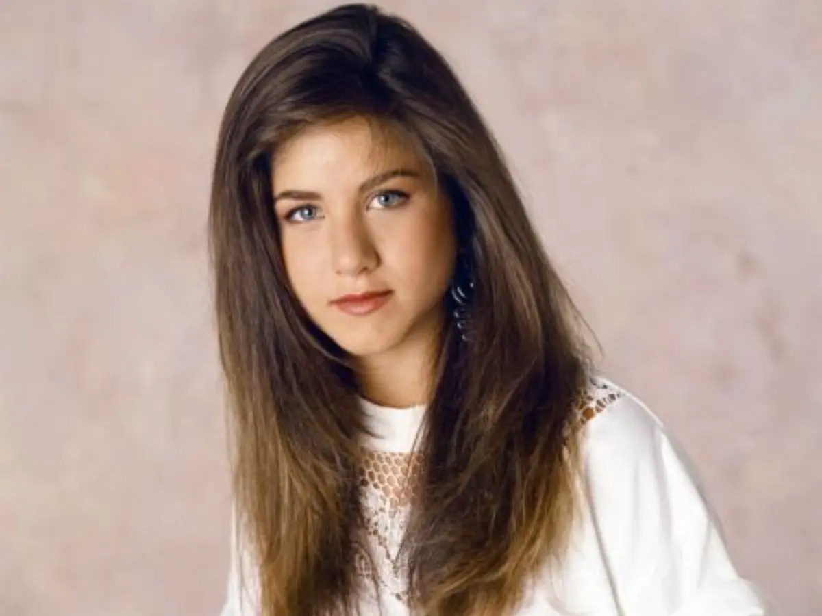 Jennifer Aniston no ano de 1990, em ensaio da série Ferris Bueller