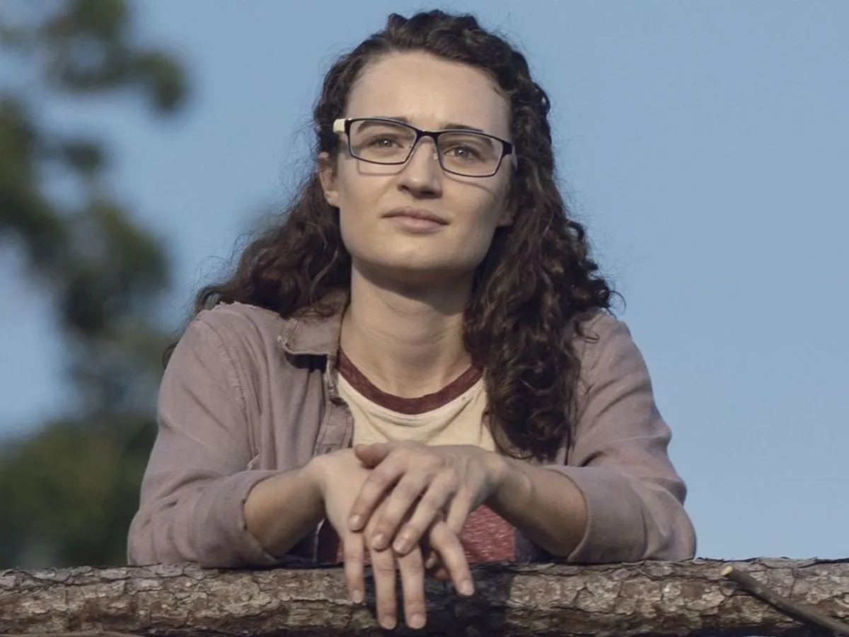 Kelley Mack em cena de The Walking Dead