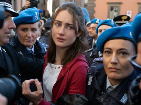 Grace Van Patten em A História Distorcida de Amanda Knox Grace Van Patten em A História Distorcida de Amanda Knox
