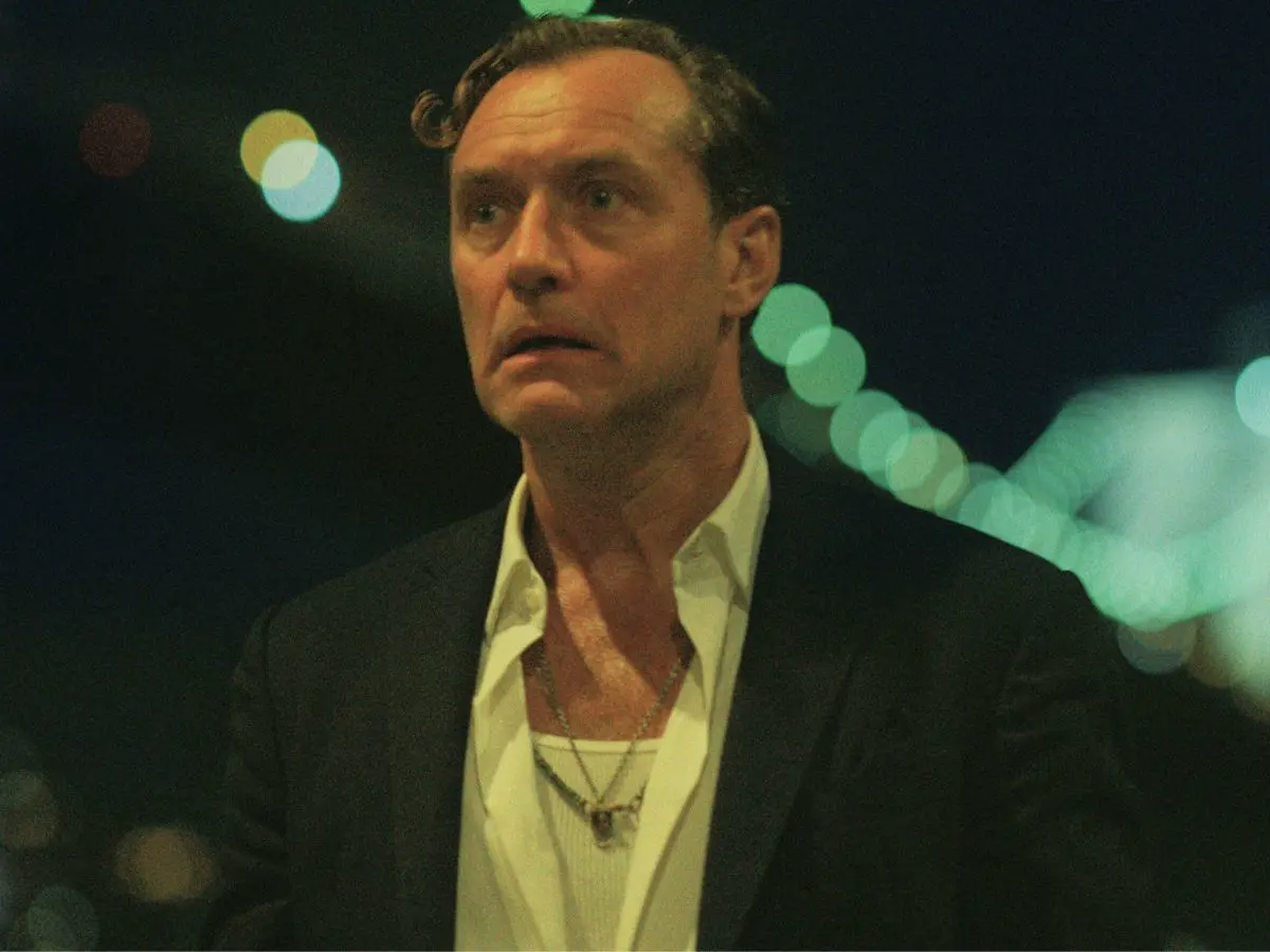 Jude Law em cena de Black Rabbit