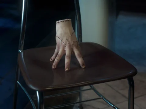 Mãozinha na segunda temporada de Wandinha Mãozinha na segunda temporada de Wandinha
