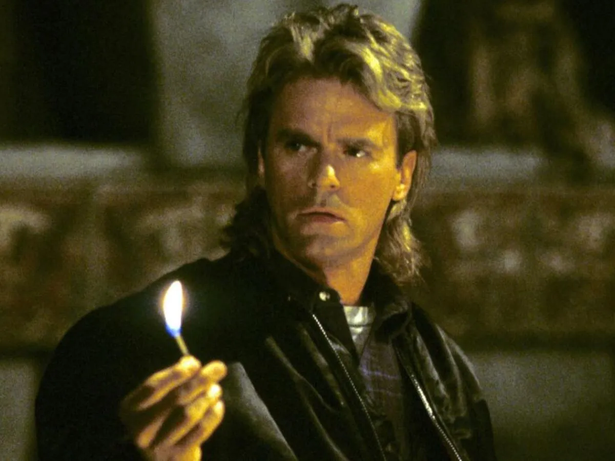 Richard Dean Anderson em cena de MacGyver