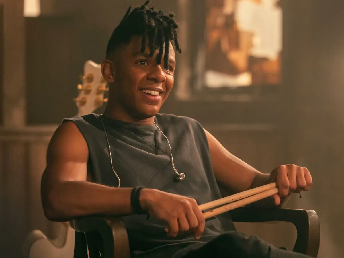 Zendé Murdock na série Os Runarounds