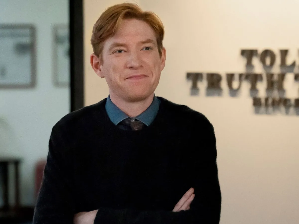 Domhnall Gleeson na sitcom The Paper