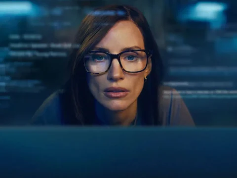 Jessica Chastain em cartaz de A Especialista Jessica Chastain em cartaz de A Especialista