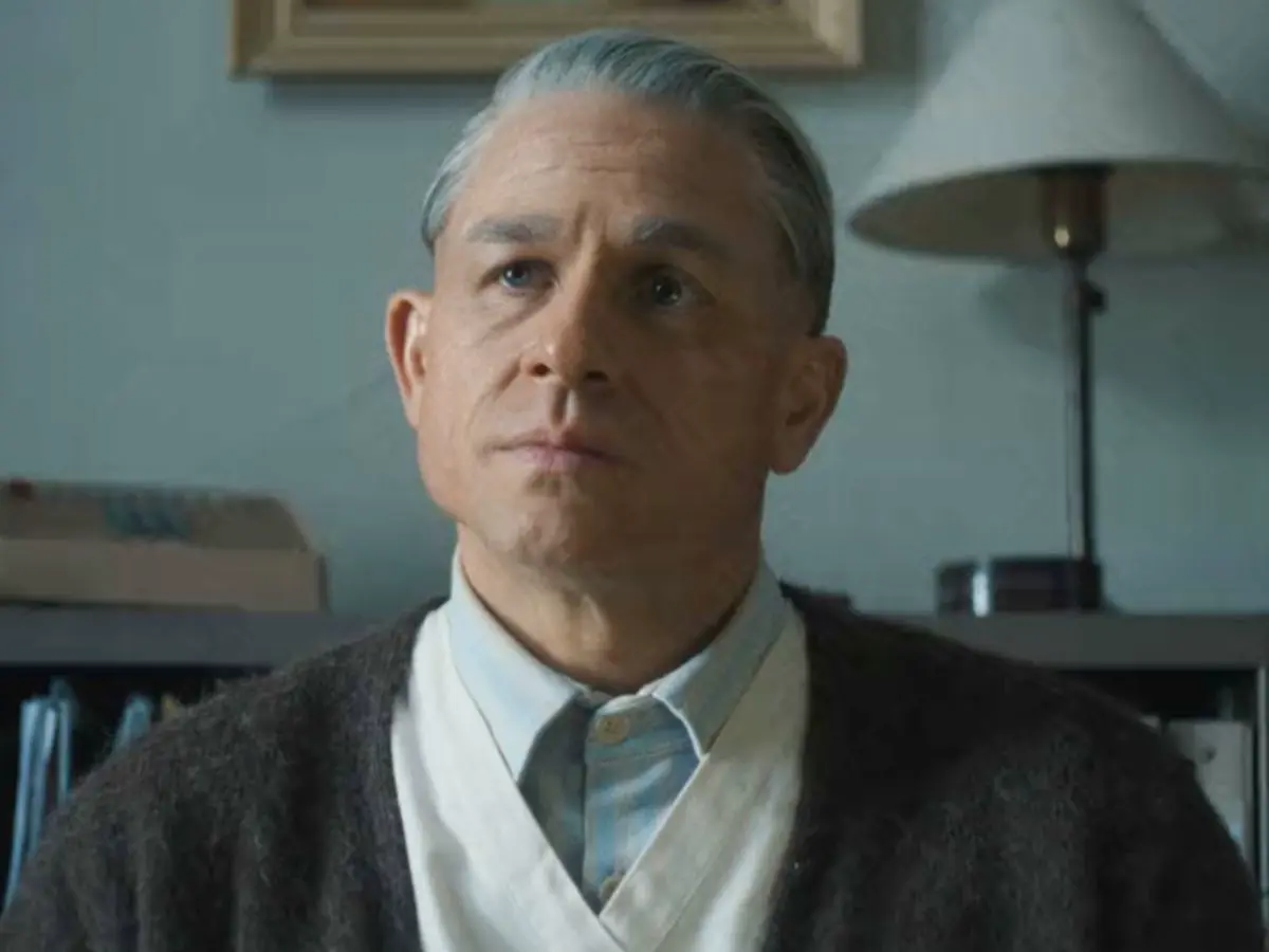 Charlie Hunnam envelhecido no final de Monstro: Ed Gein
