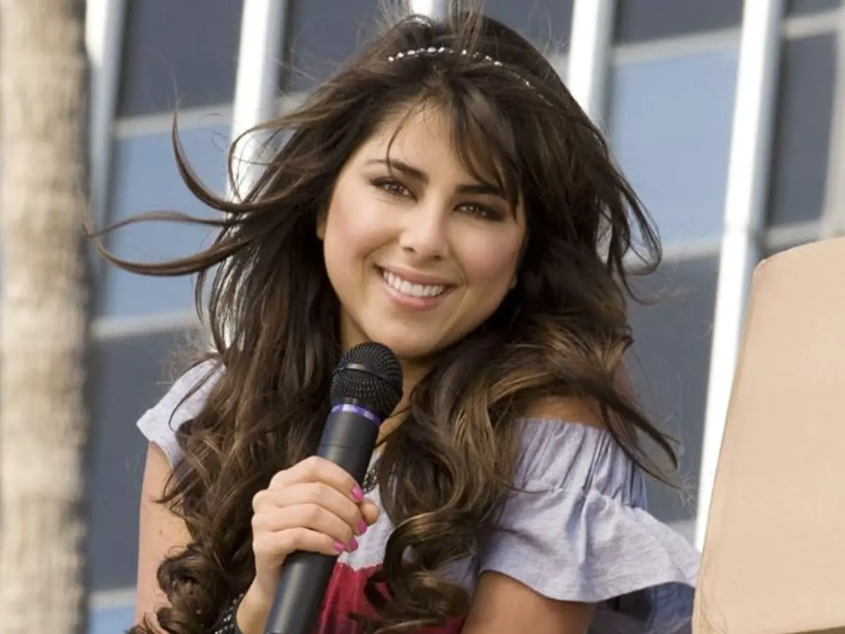 Daniella Monet na pele de Trina Vega em Brilhante Victória