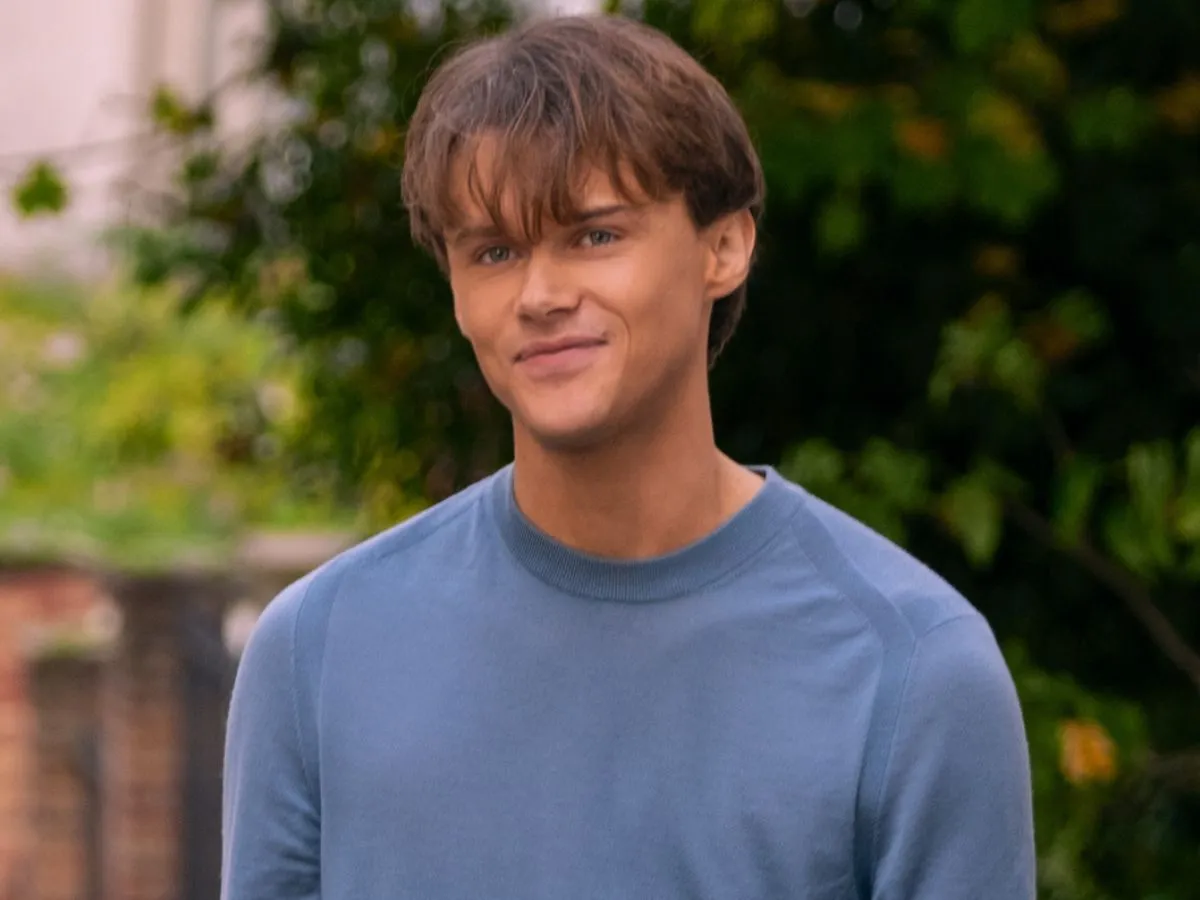 Christopher Briney em O Verão que Mudou Minha Vida