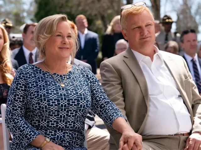 Patricia Arquette com Jason Clarke em Crimes de uma Dinastia Patricia Arquette com Jason Clarke em Crimes de uma Dinastia