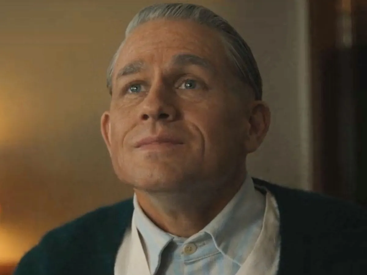Charlie Hunnam no final de Monstro: A História de Ed Gein