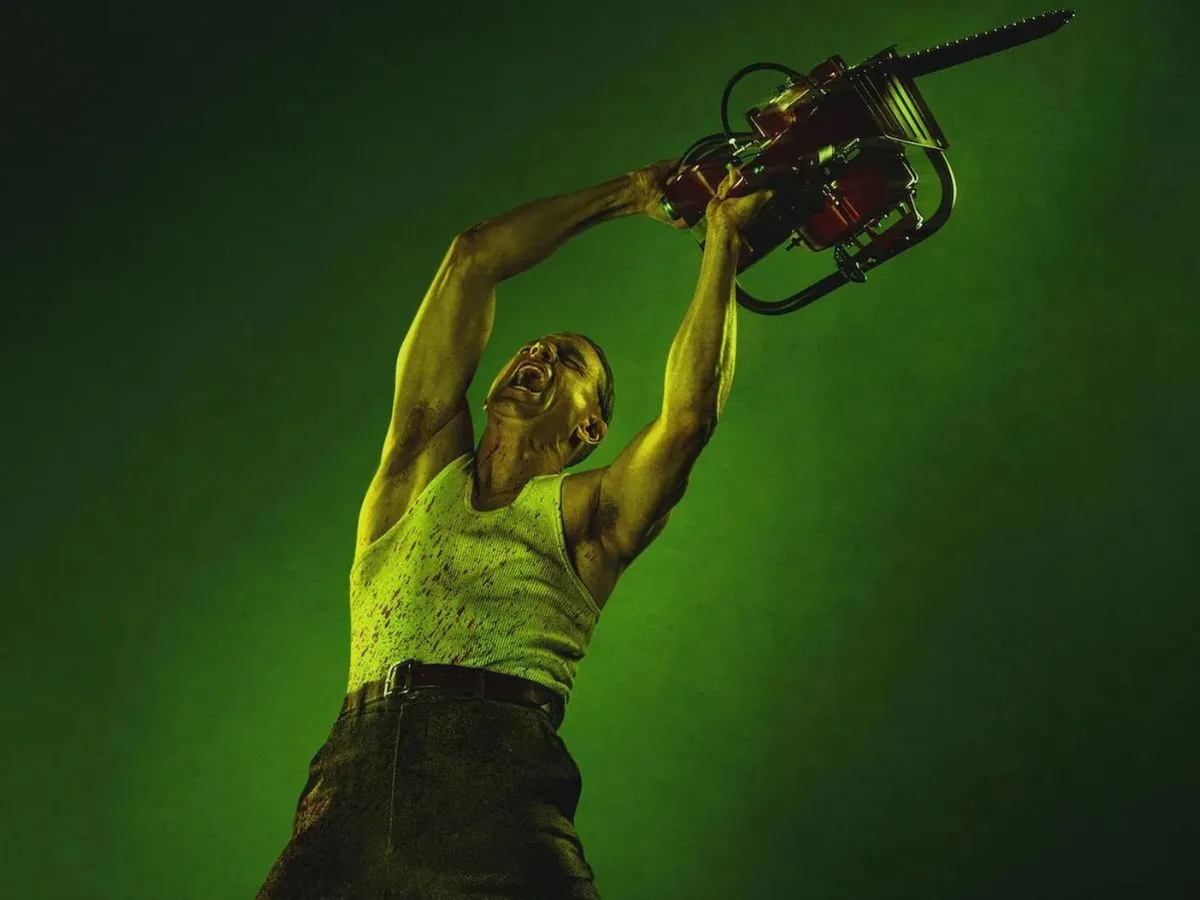 Charlie Hunnam em cartaz de Monstro: A História de Ed Gein