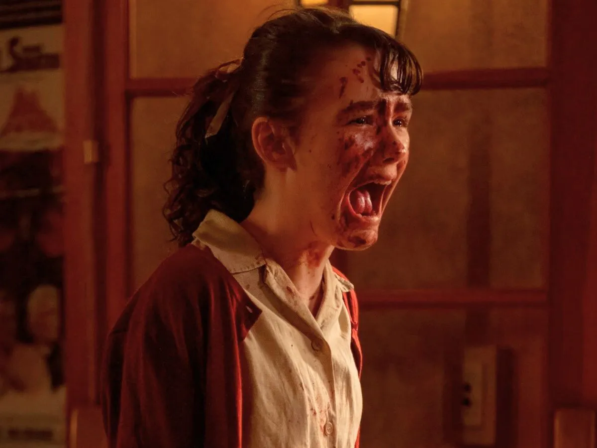 Clara Stack em It: Bem-Vindos a Derry