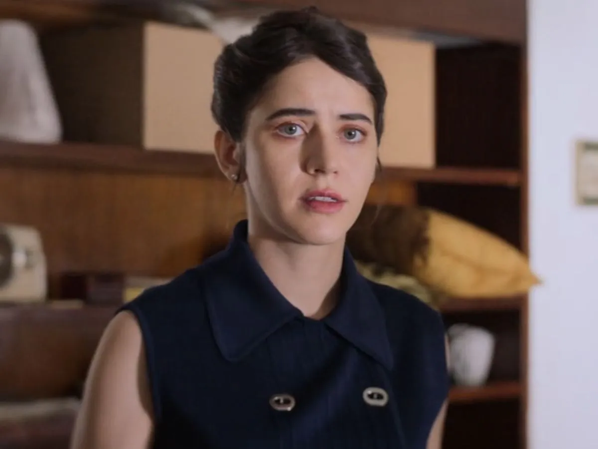 Tessa Ía em cena de Ninguém Nos Viu Partir